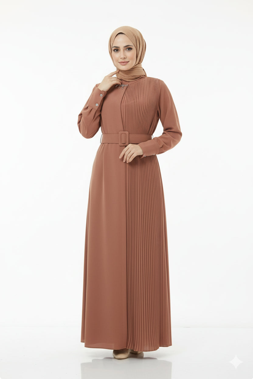 Pileli ve kemerli tasarım elbise - kahverengi 1369