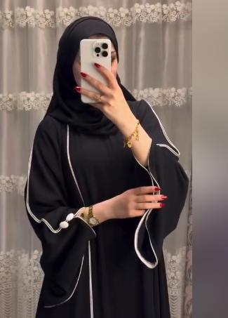 Büşra abayası siyah ve beyaz detaylı yazlık günlük